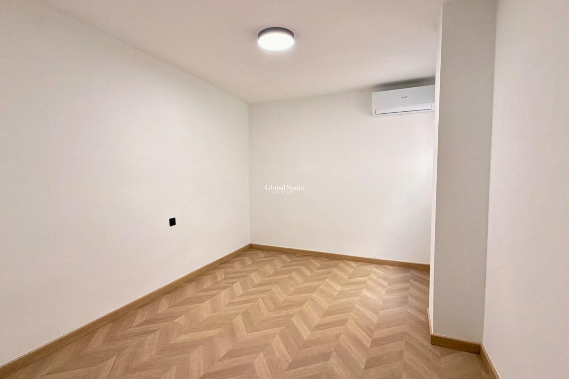 Wederverkoop - APPARTEMENT -
TORREVIEJA - Playa del Cura
