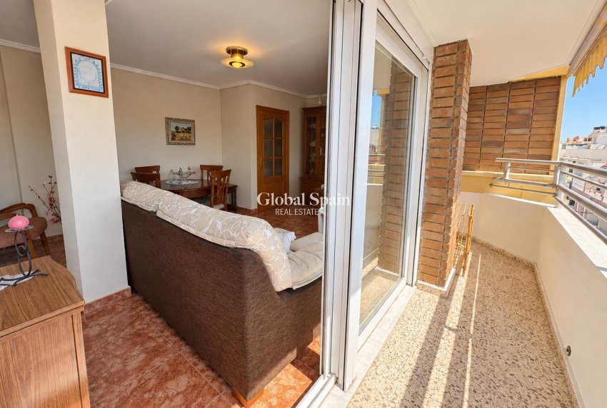 Wederverkoop - APPARTEMENT -
TORREVIEJA - Playa del cura