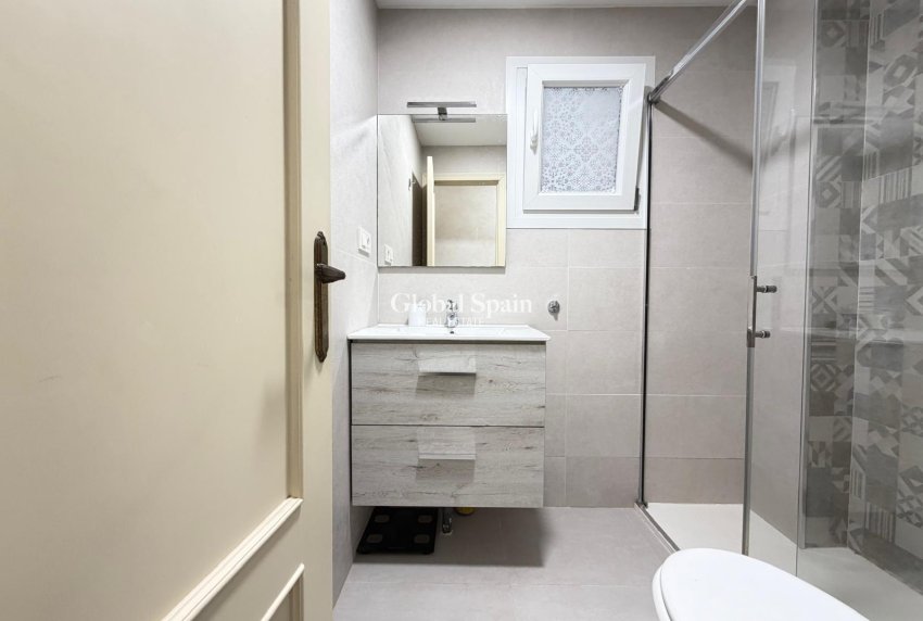 Wederverkoop - APPARTEMENT -
TORREVIEJA - Playa del Cura