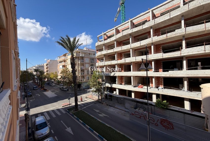 Wederverkoop - APPARTEMENT -
TORREVIEJA - Playa del Cura