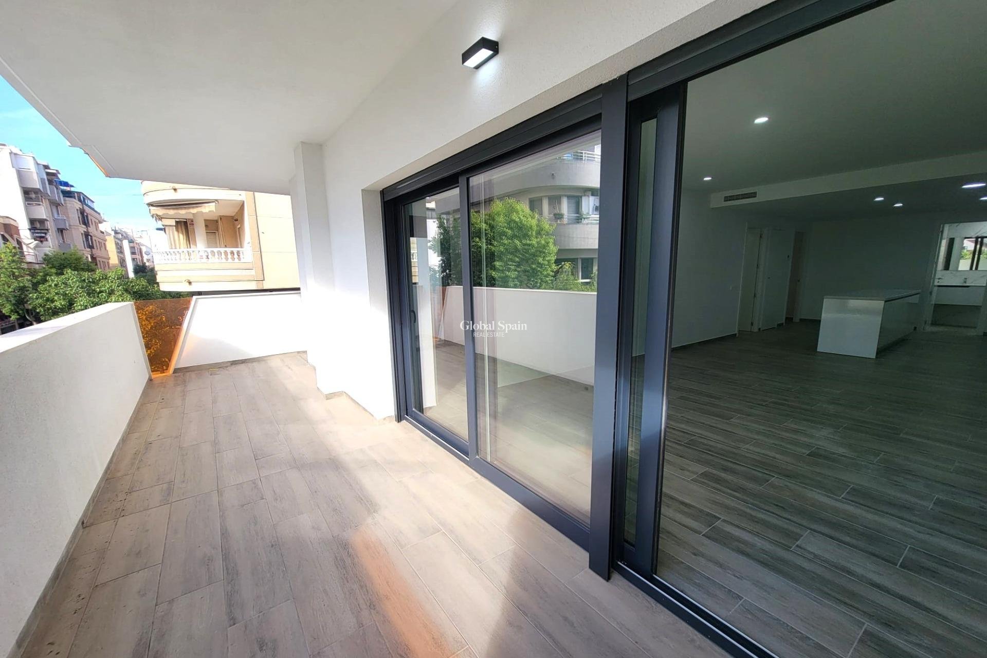 Wederverkoop - APPARTEMENT -
TORREVIEJA - Playa del Cura