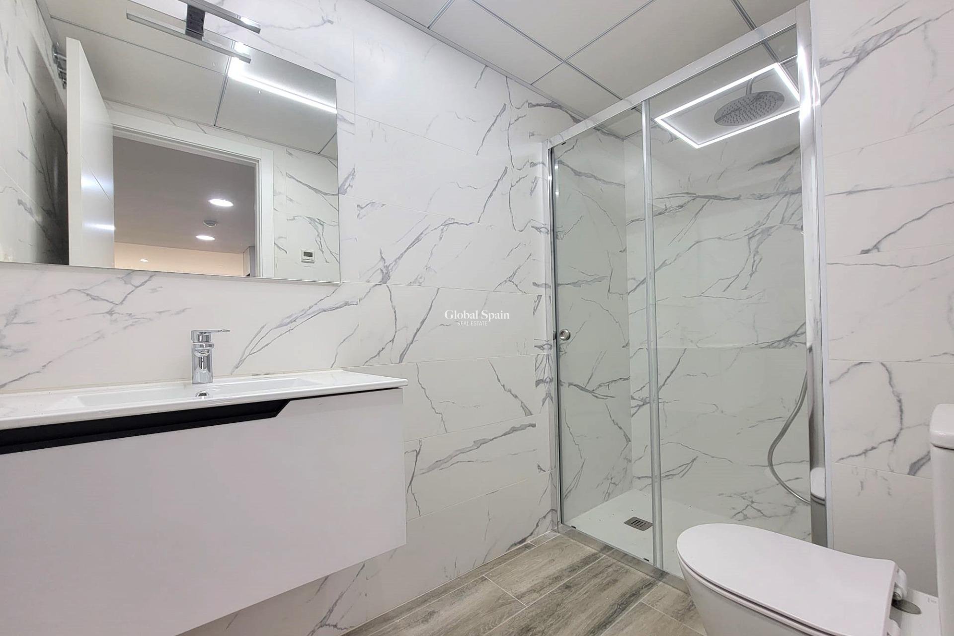 Wederverkoop - APPARTEMENT -
TORREVIEJA - Playa del Cura