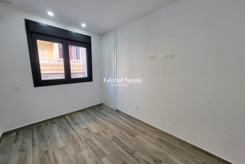 Wederverkoop - APPARTEMENT -
TORREVIEJA - Playa del Cura