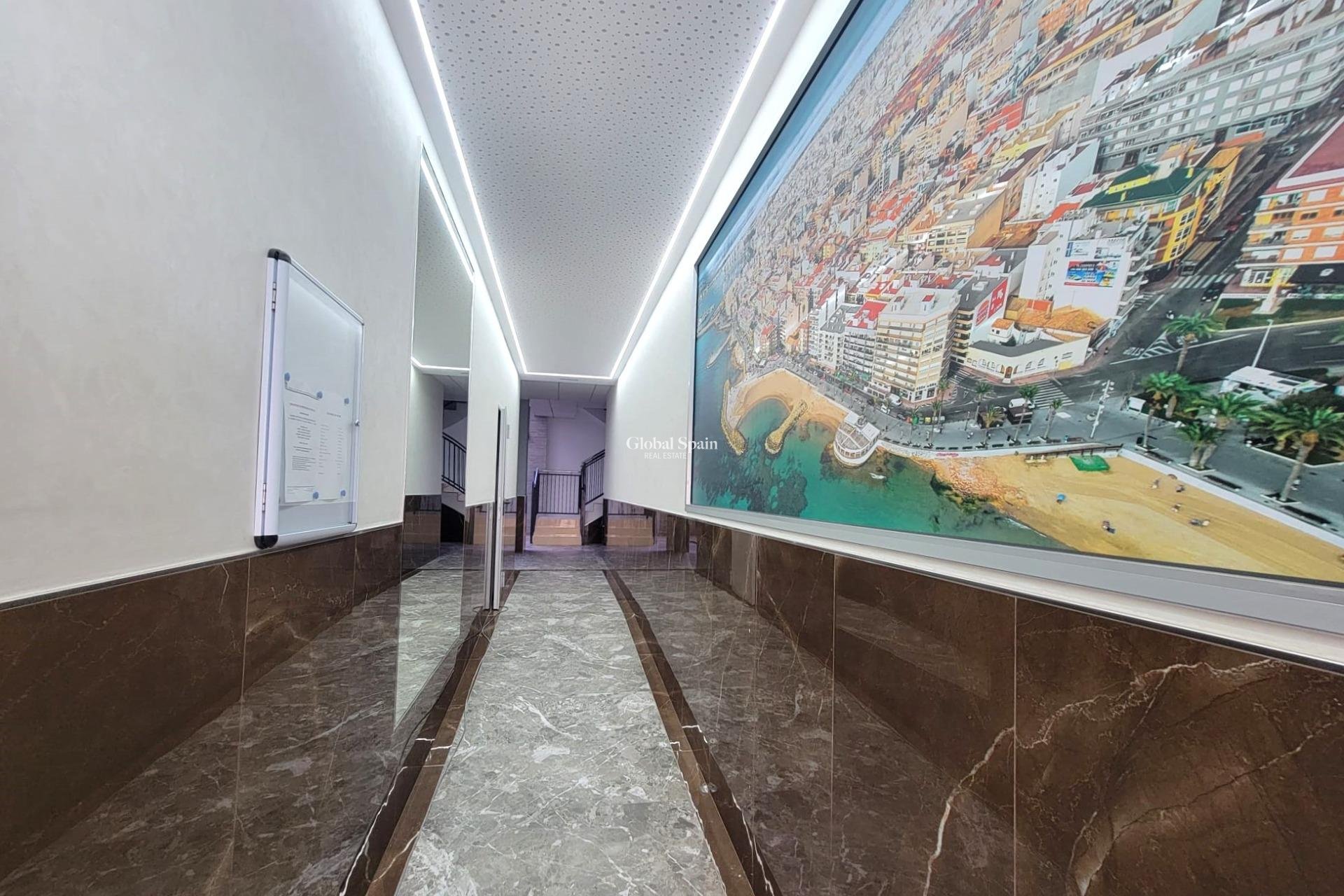 Wederverkoop - APPARTEMENT -
TORREVIEJA - Playa del Cura