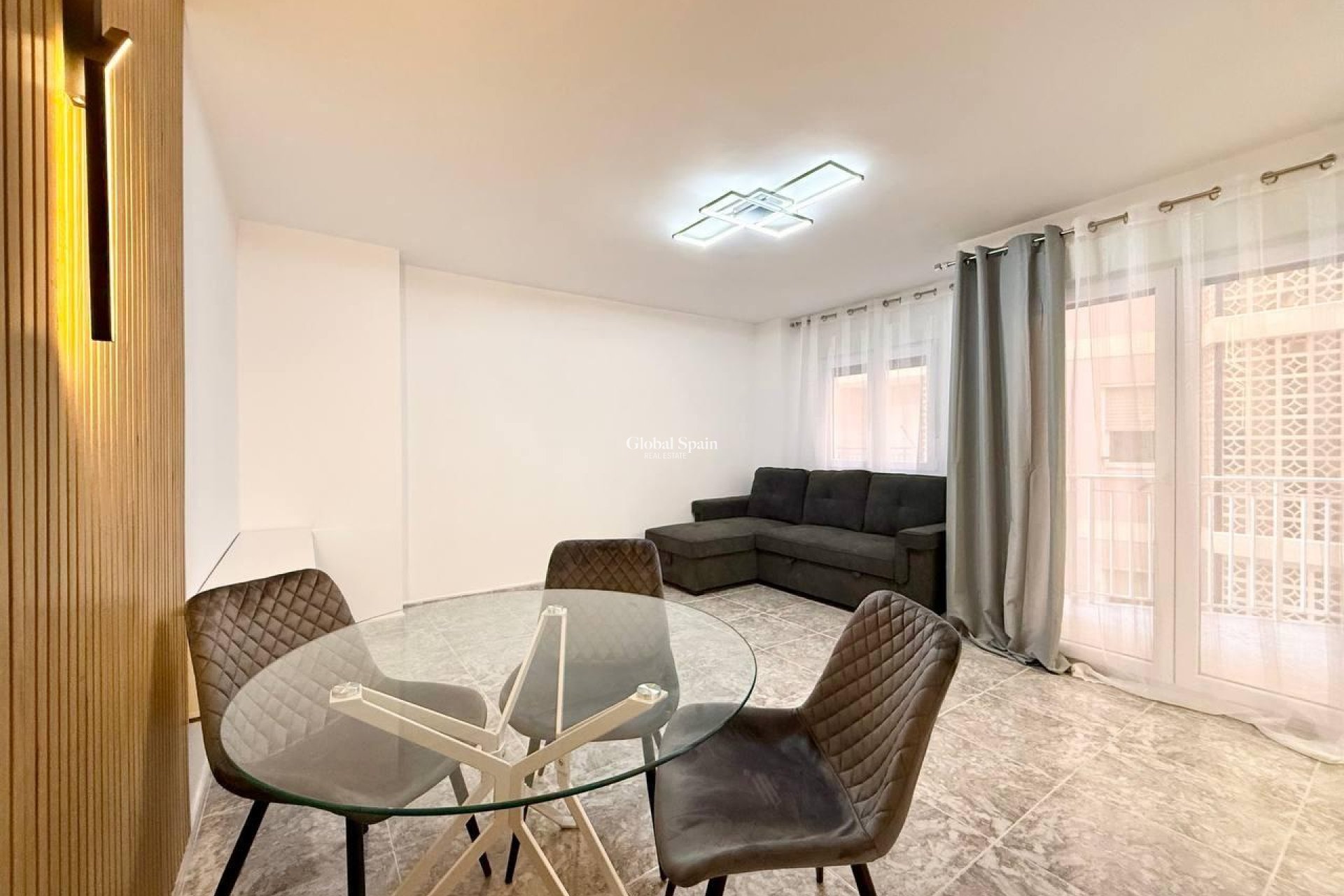 Wederverkoop - APPARTEMENT -
TORREVIEJA - Playa del Cura