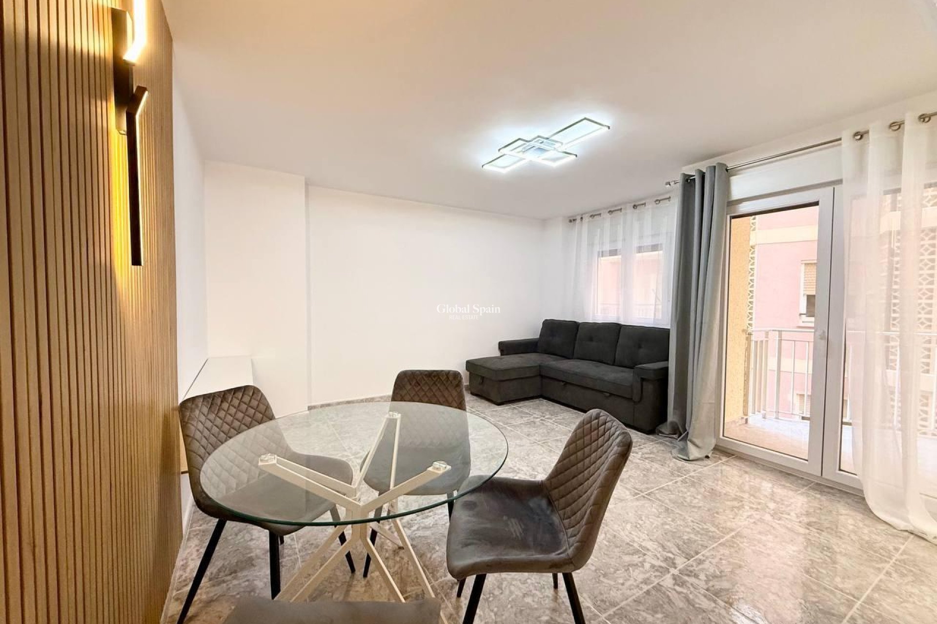 Wederverkoop - APPARTEMENT -
TORREVIEJA - Playa del Cura