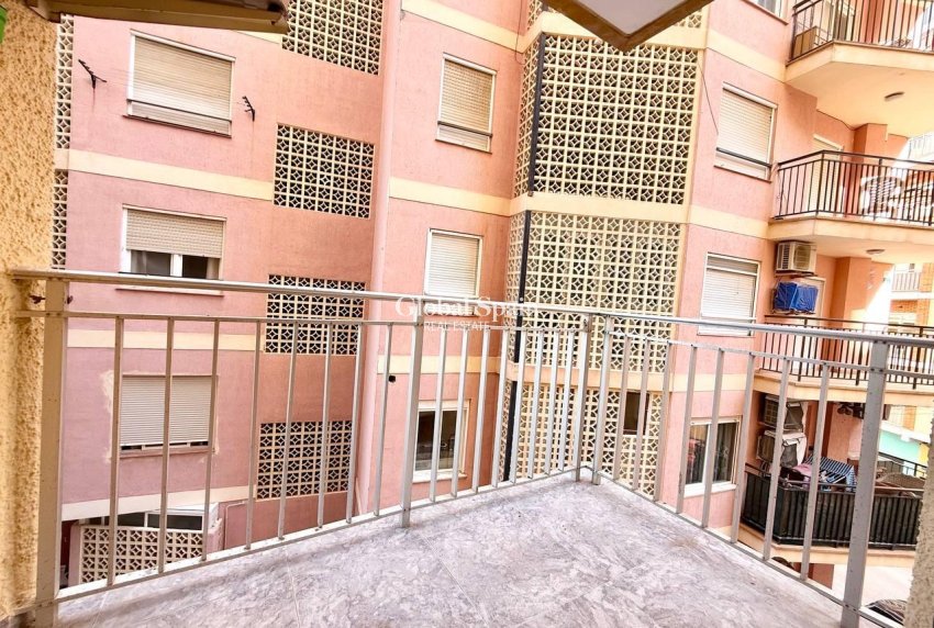 Wederverkoop - APPARTEMENT -
TORREVIEJA - Playa del Cura