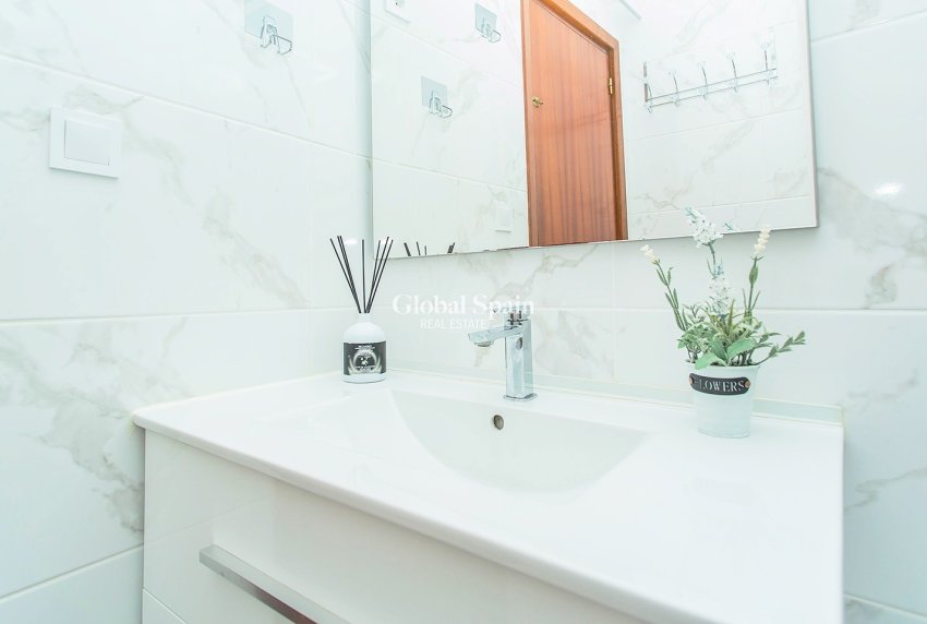 Wederverkoop - Appartement -
TORREVIEJA - Playa del cura