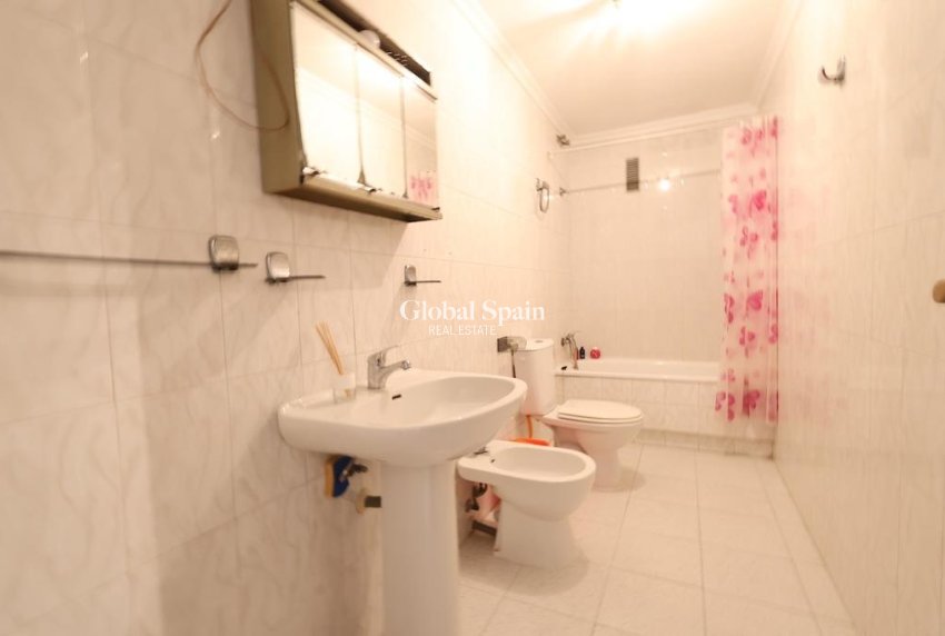 Wederverkoop - Appartement -
TORREVIEJA - Playa del cura