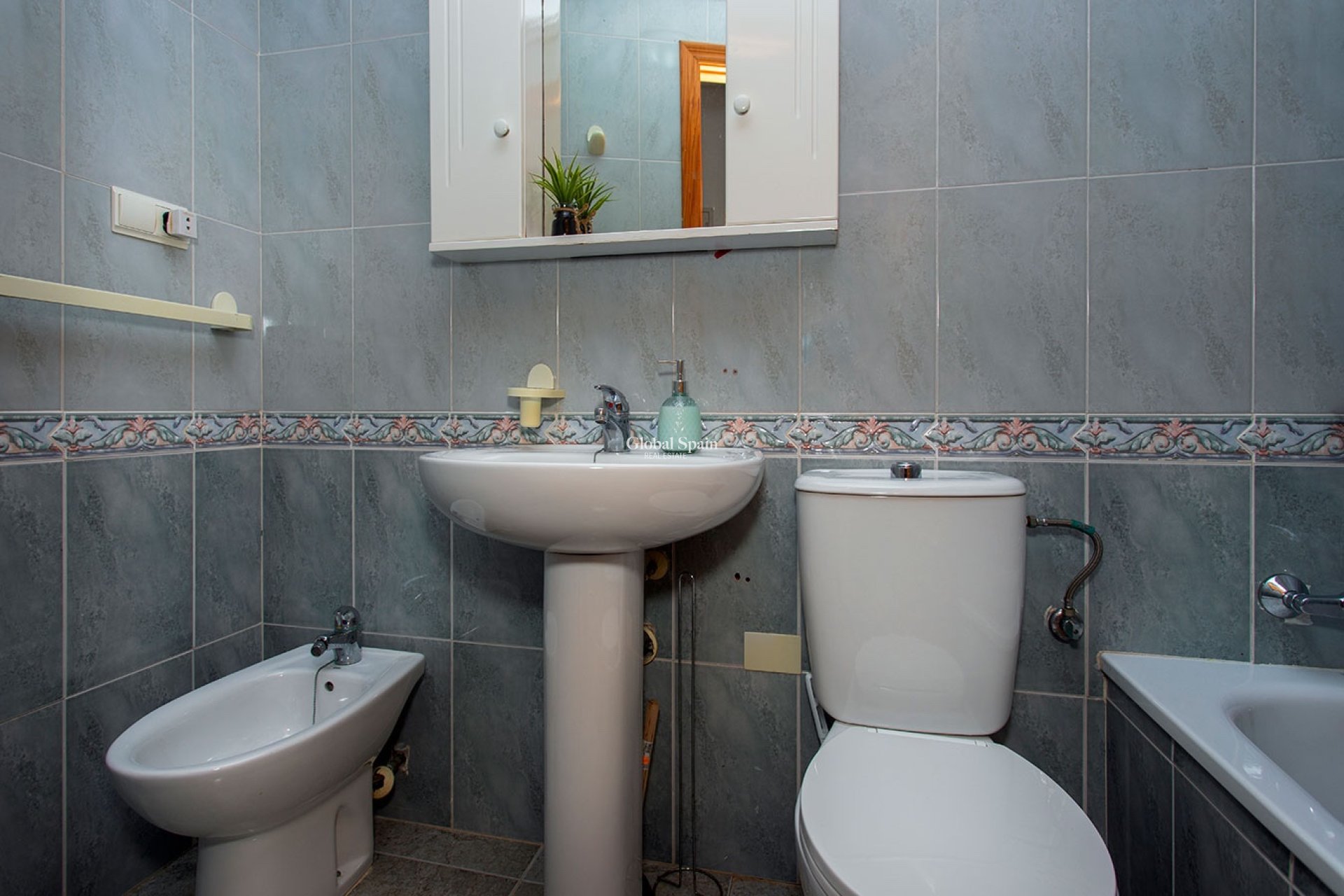 Wederverkoop - APPARTEMENT -
TORREVIEJA - Playa Los Locos