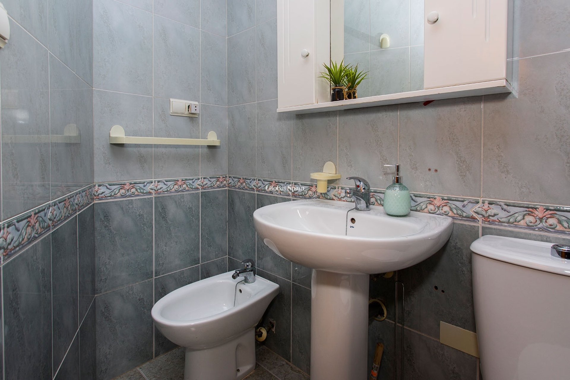 Wederverkoop - APPARTEMENT -
TORREVIEJA - Playa Los Locos