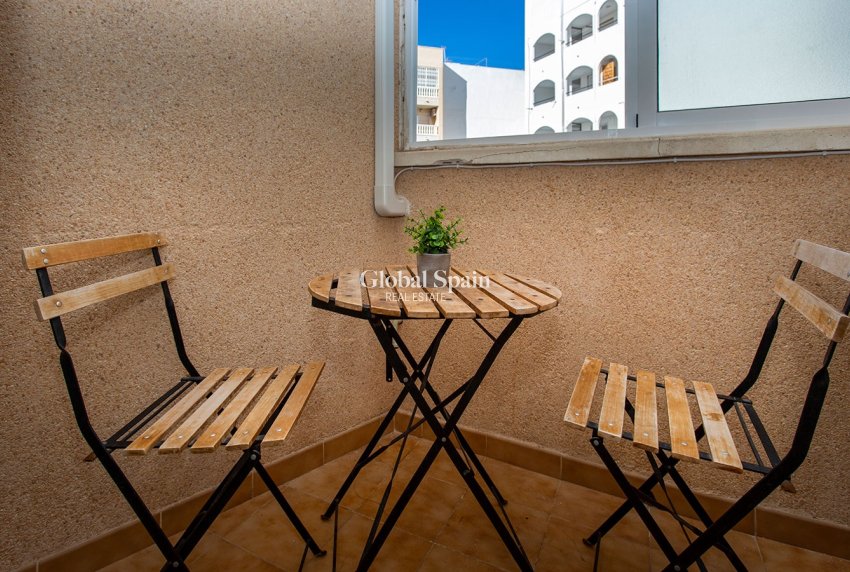 Wederverkoop - APPARTEMENT -
TORREVIEJA - Playa Los Locos