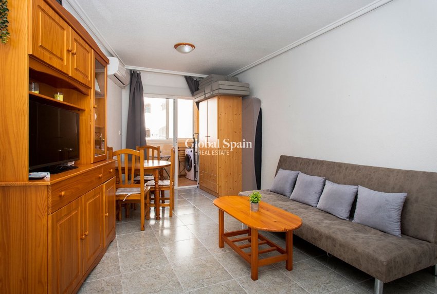 Wederverkoop - APPARTEMENT -
TORREVIEJA - Playa Los Locos