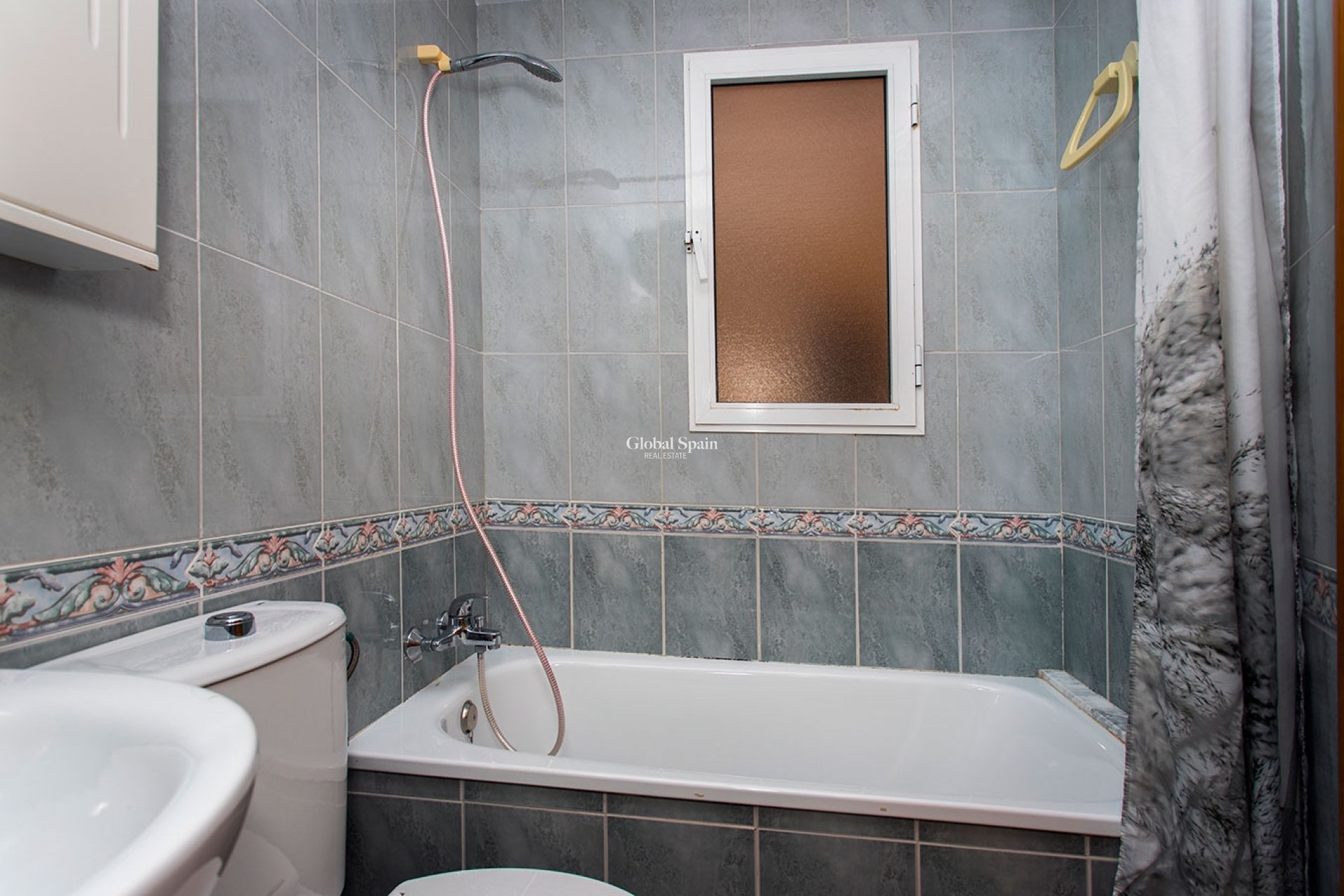 Wederverkoop - APPARTEMENT -
TORREVIEJA - Playa Los Locos