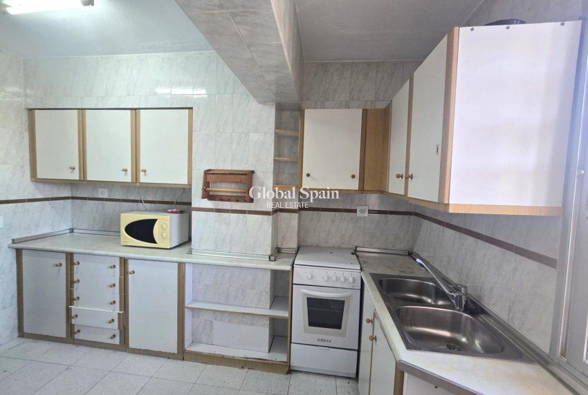 Wederverkoop - APPARTEMENT -
TORREVIEJA - Puerto Deportivo Marina Salinas