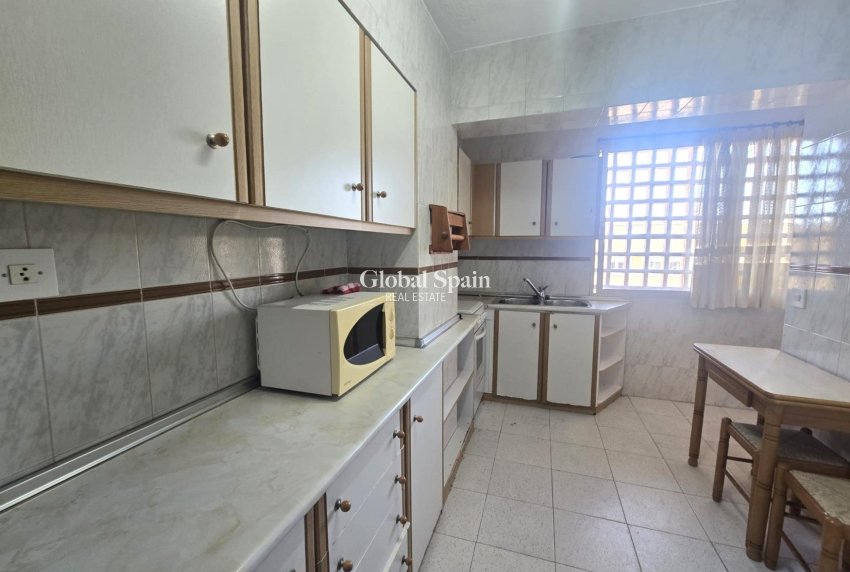 Wederverkoop - APPARTEMENT -
TORREVIEJA - Puerto Deportivo Marina Salinas