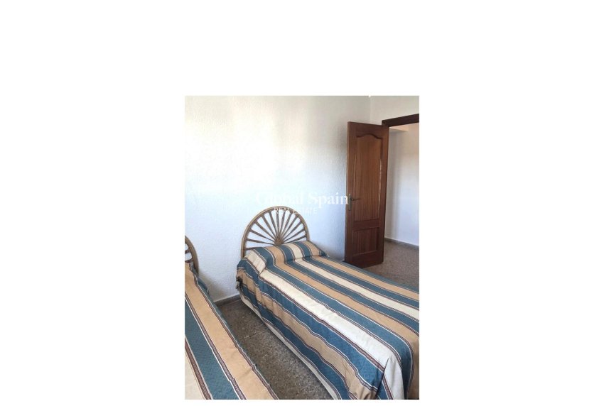 Wederverkoop - APPARTEMENT -
TORREVIEJA - Puerto Deportivo Marina Salinas