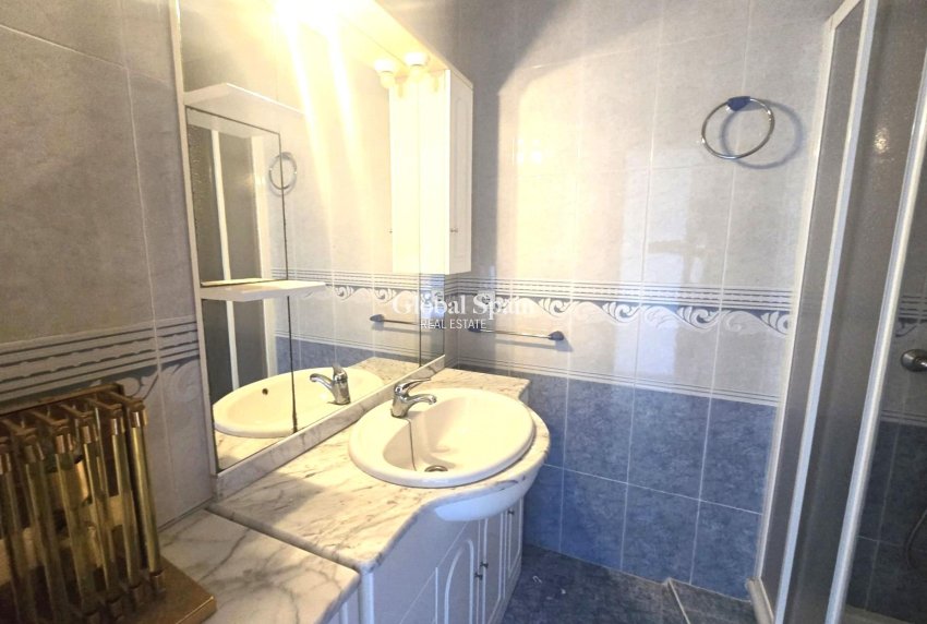 Wederverkoop - APPARTEMENT -
TORREVIEJA - Puerto Deportivo Marina Salinas