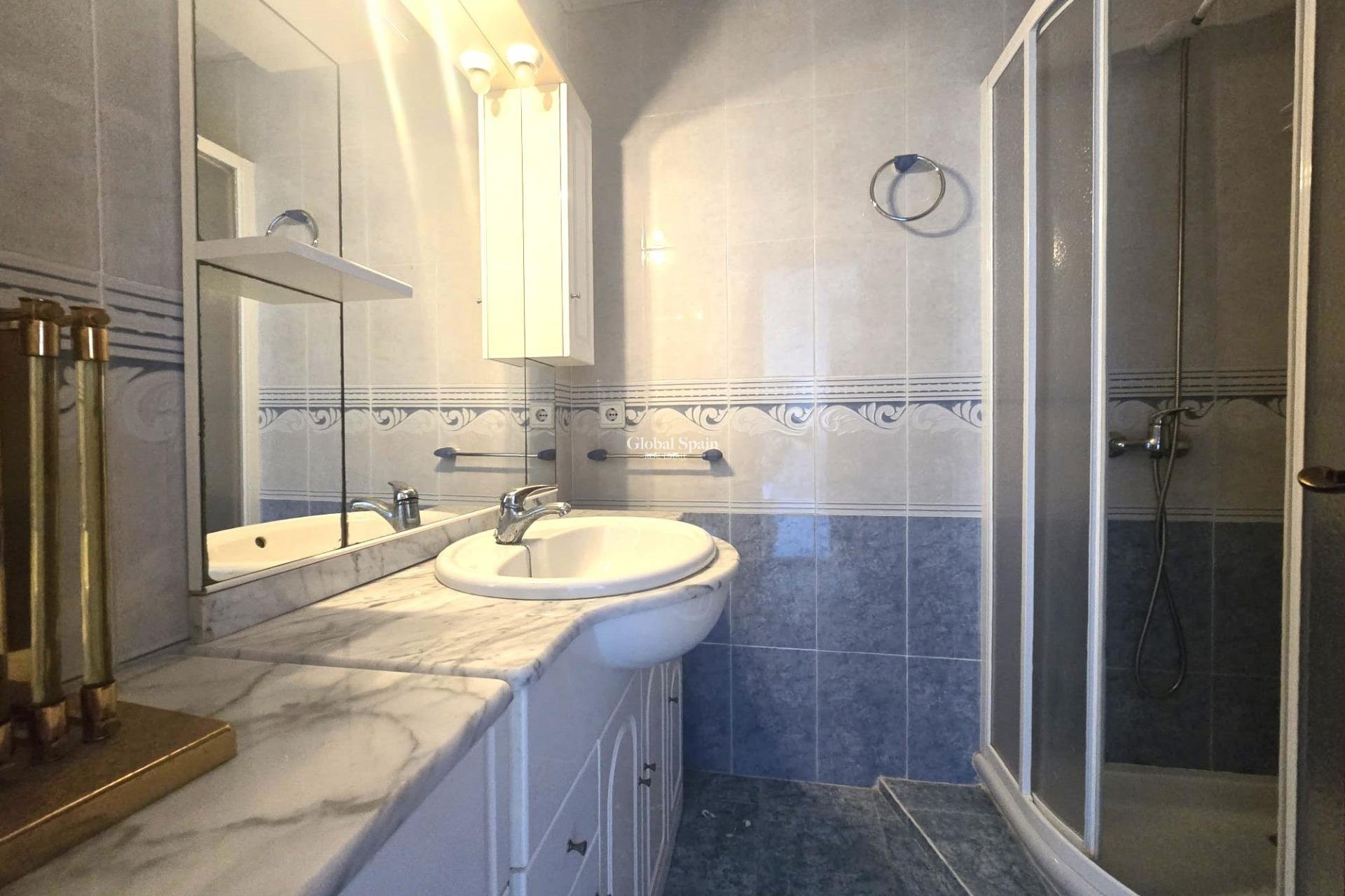 Wederverkoop - APPARTEMENT -
TORREVIEJA - Puerto Deportivo Marina Salinas