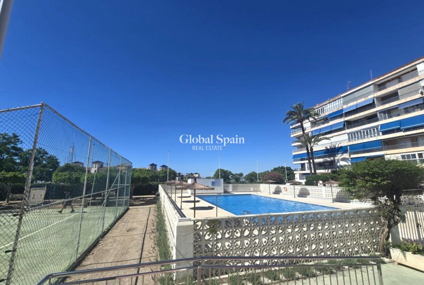 Wederverkoop - APPARTEMENT -
TORREVIEJA - Puerto Deportivo Marina Salinas