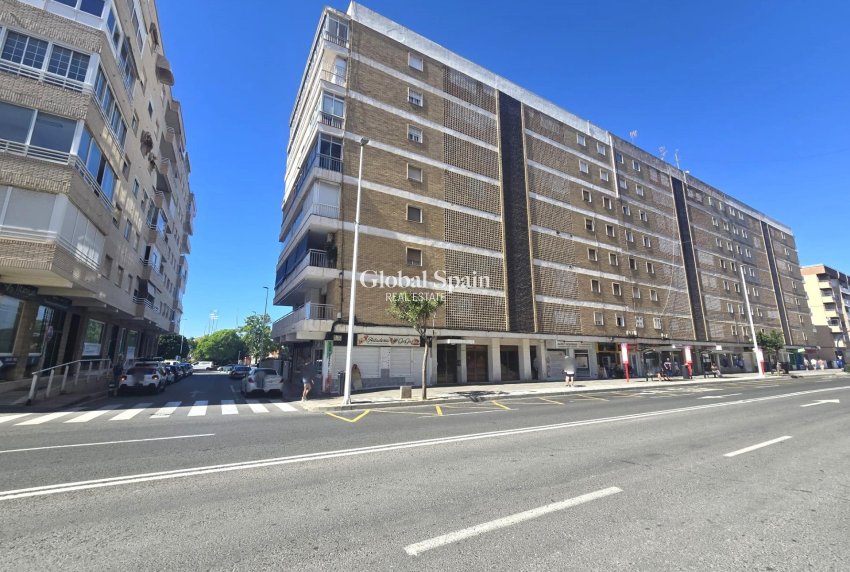Wederverkoop - APPARTEMENT -
TORREVIEJA - Puerto Deportivo Marina Salinas