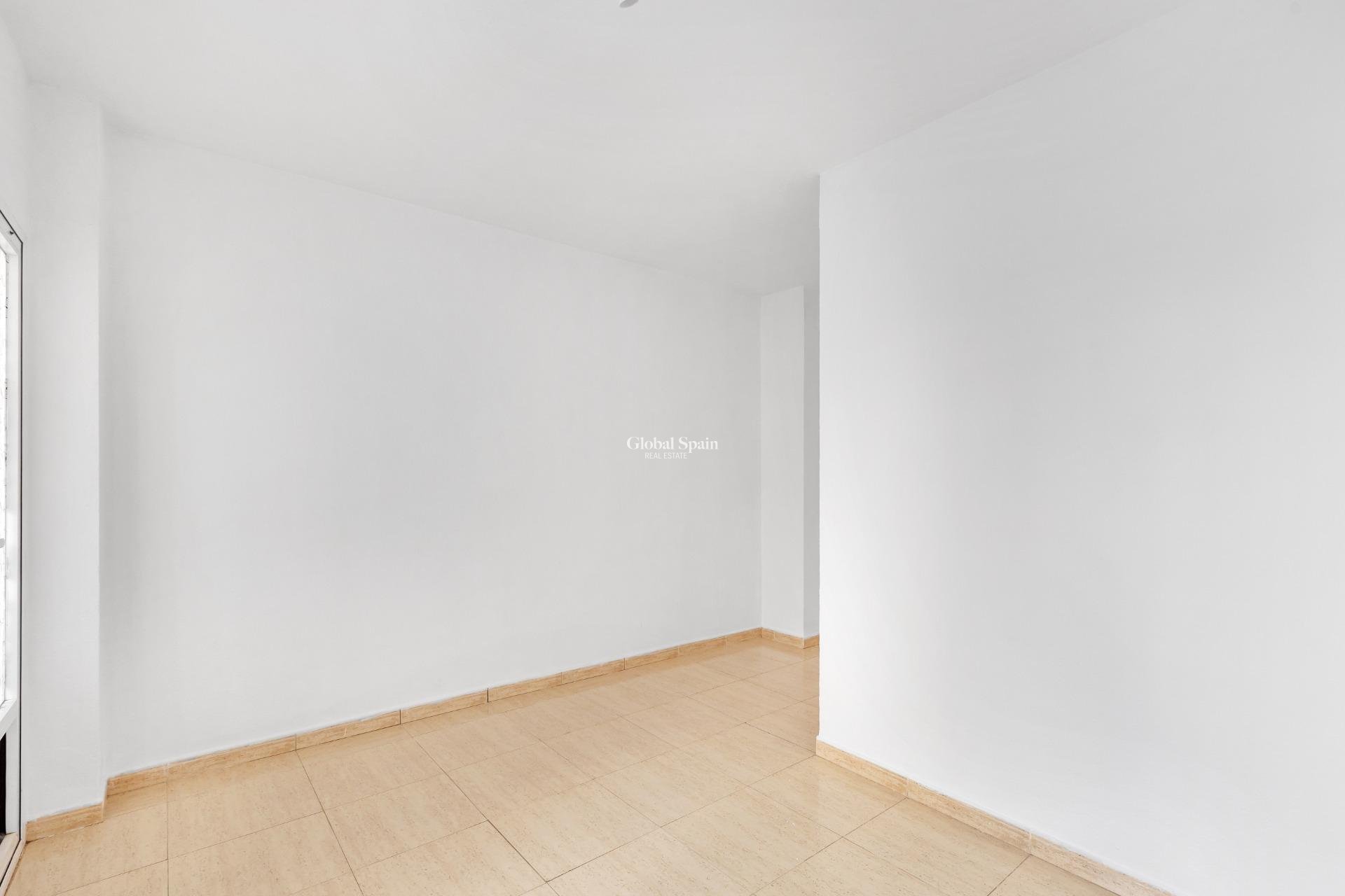 Wederverkoop - APPARTEMENT -
TORREVIEJA - Puerto Deportivo