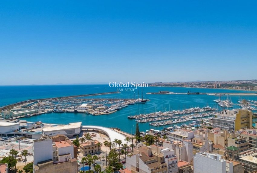 Wederverkoop - APPARTEMENT -
TORREVIEJA - Puerto Deportivo