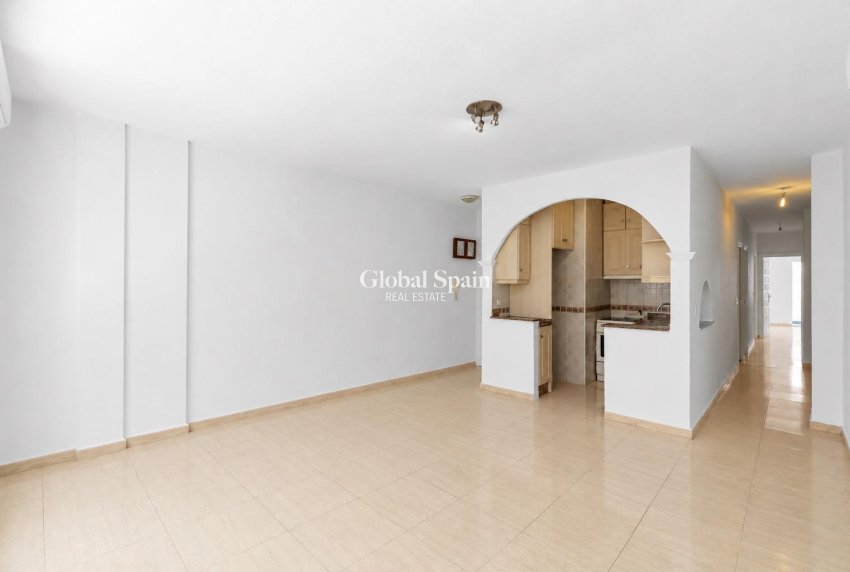 Wederverkoop - APPARTEMENT -
TORREVIEJA - Puerto Deportivo