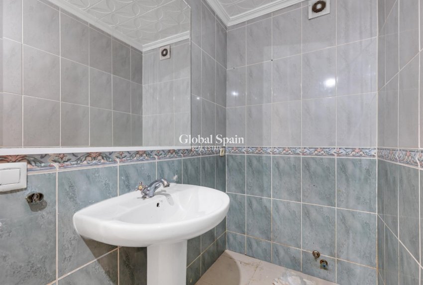 Wederverkoop - APPARTEMENT -
TORREVIEJA - Puerto Deportivo