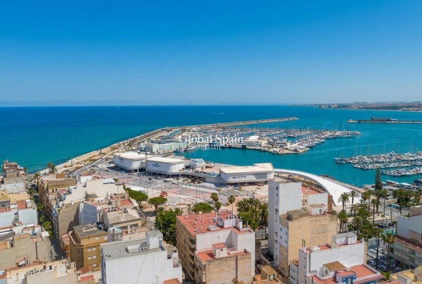 Wederverkoop - APPARTEMENT -
TORREVIEJA - Puerto Deportivo