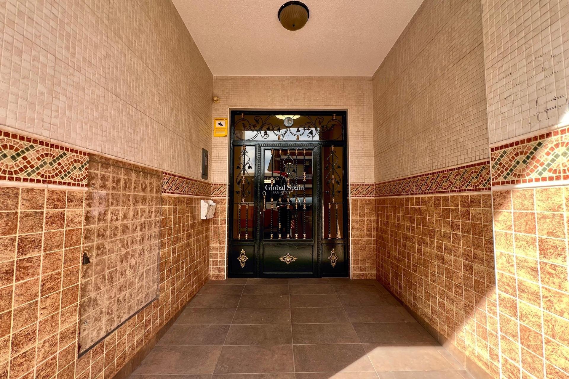 Wederverkoop - APPARTEMENT -
TORREVIEJA - Puerto Deportivo