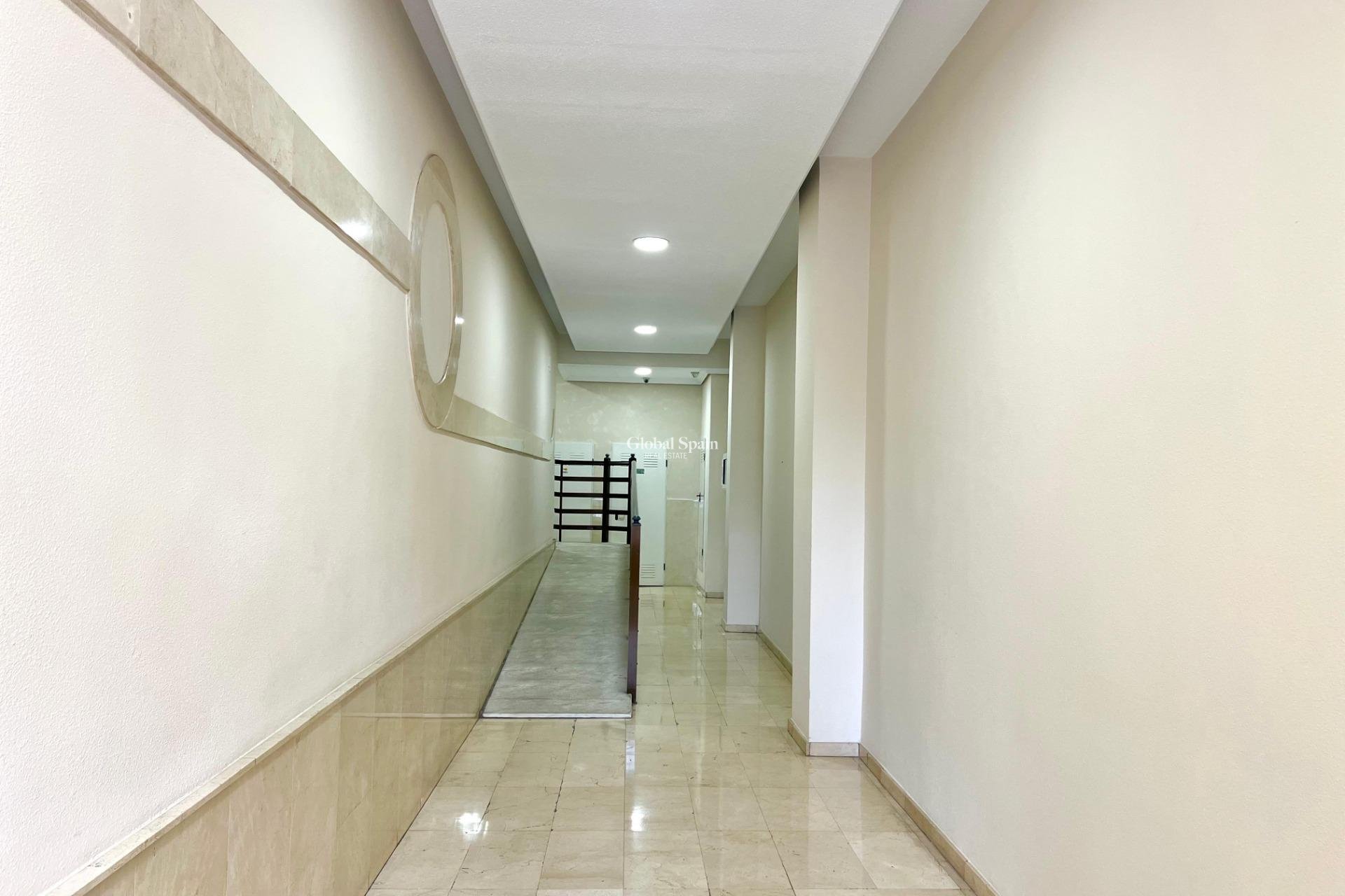 Wederverkoop - APPARTEMENT -
TORREVIEJA - Puerto Deportivo