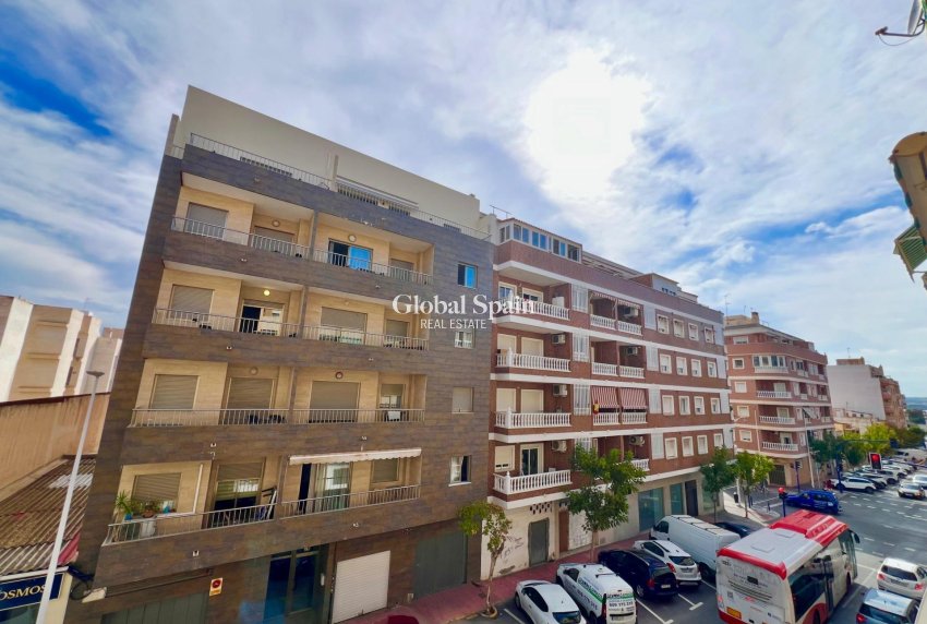 Wederverkoop - APPARTEMENT -
TORREVIEJA - Puerto Deportivo