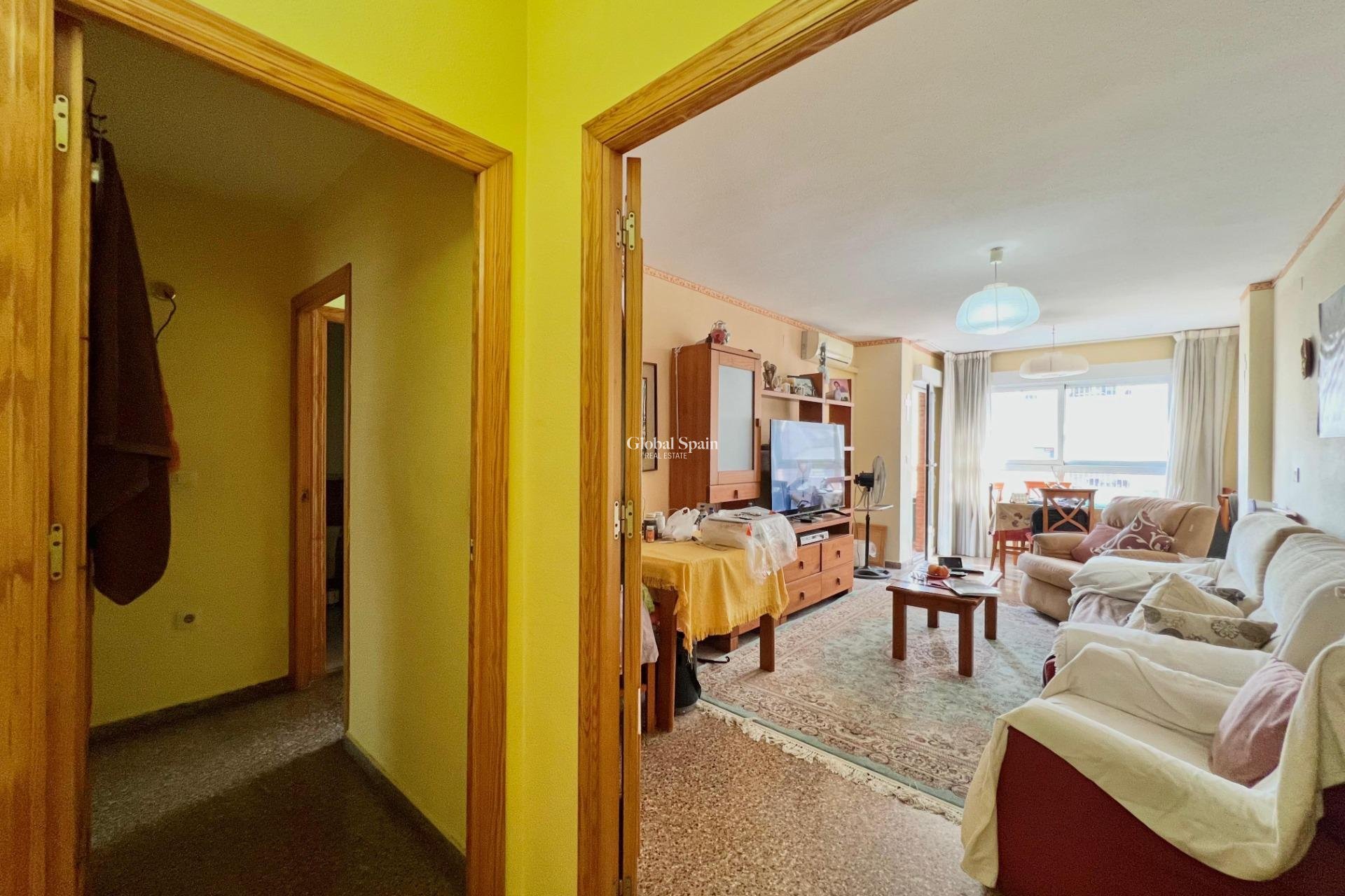 Wederverkoop - APPARTEMENT -
TORREVIEJA - Puerto Deportivo