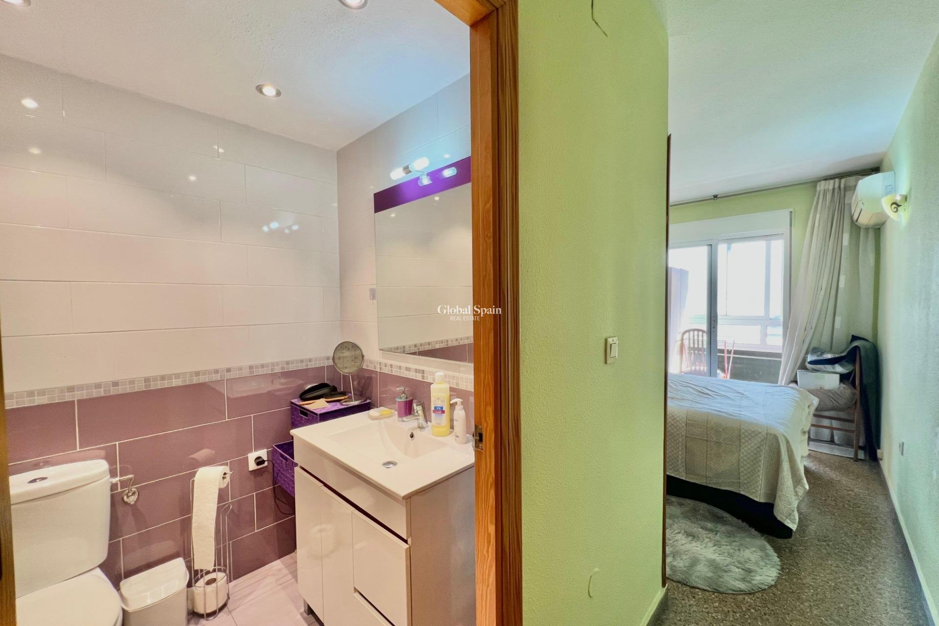 Wederverkoop - APPARTEMENT -
TORREVIEJA - Puerto Deportivo