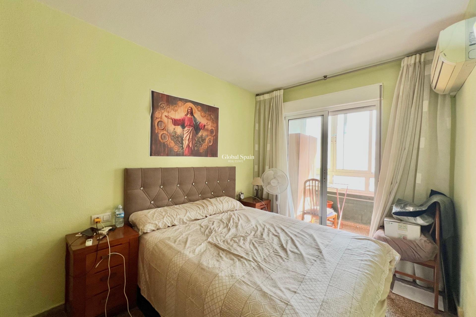 Wederverkoop - APPARTEMENT -
TORREVIEJA - Puerto Deportivo