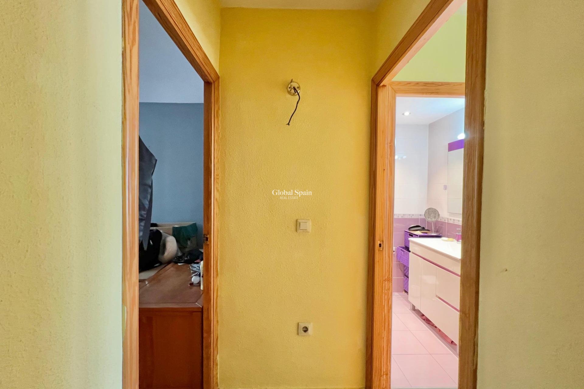Wederverkoop - APPARTEMENT -
TORREVIEJA - Puerto Deportivo