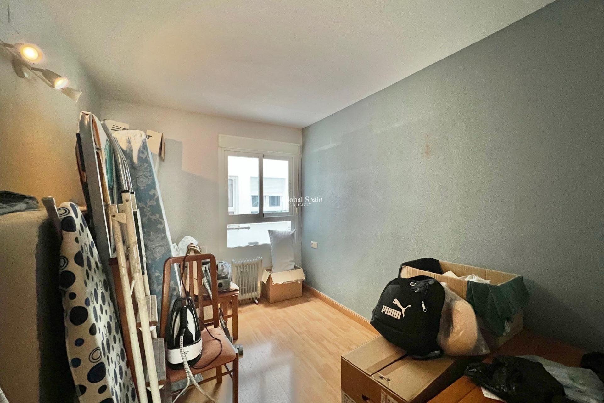 Wederverkoop - APPARTEMENT -
TORREVIEJA - Puerto Deportivo