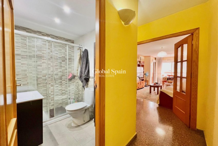 Wederverkoop - APPARTEMENT -
TORREVIEJA - Puerto Deportivo