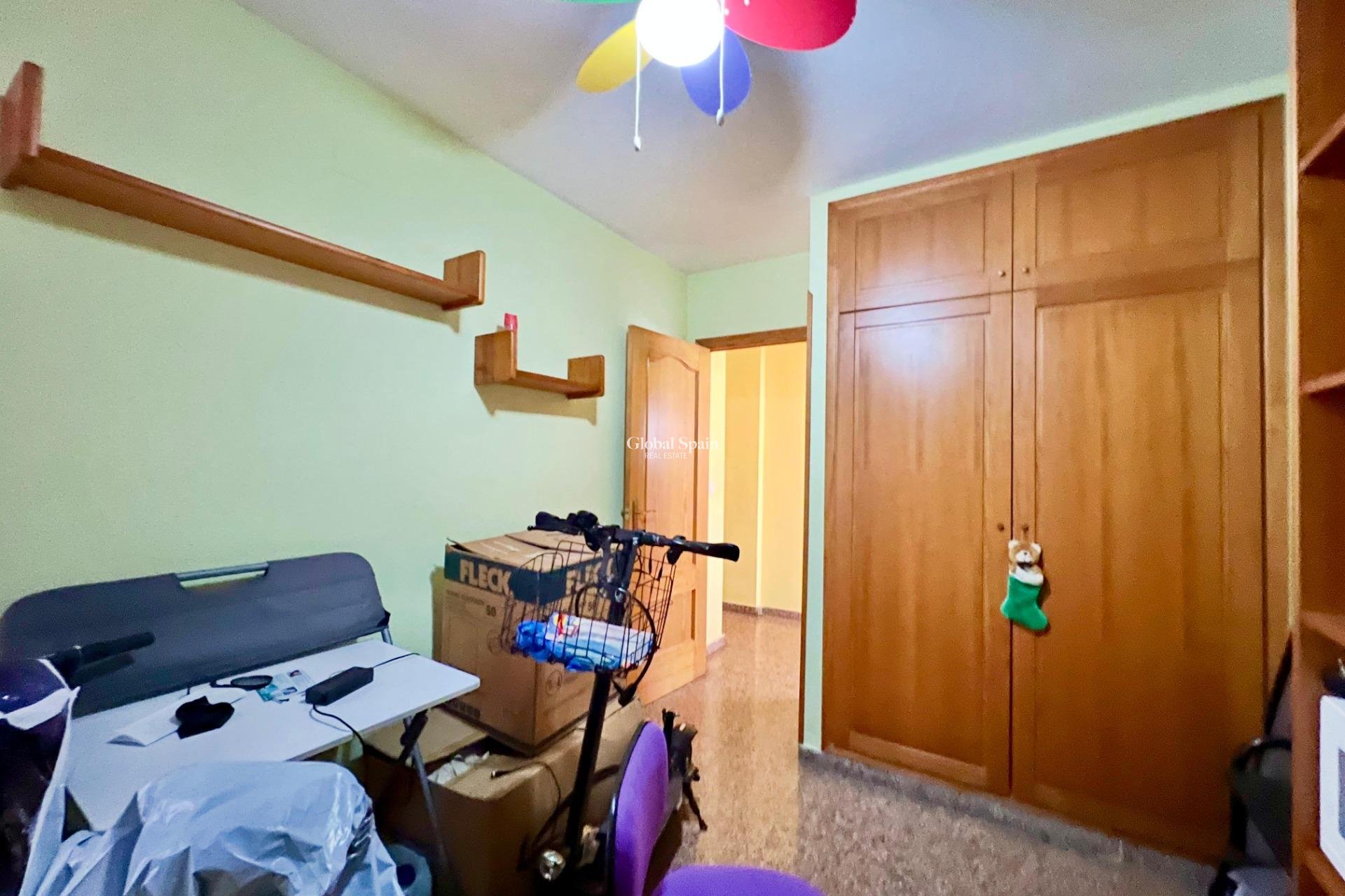 Wederverkoop - APPARTEMENT -
TORREVIEJA - Puerto Deportivo