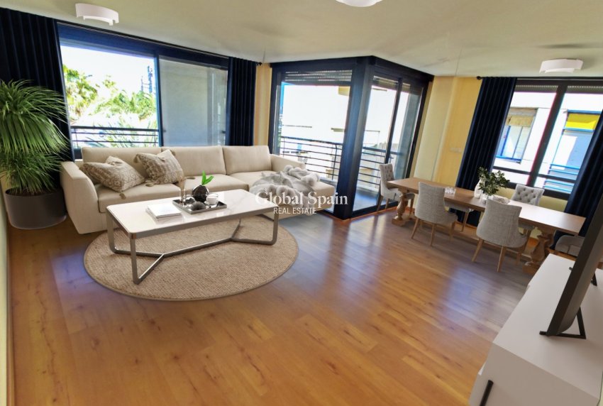 Wederverkoop - APPARTEMENT -
TORREVIEJA - Puerto