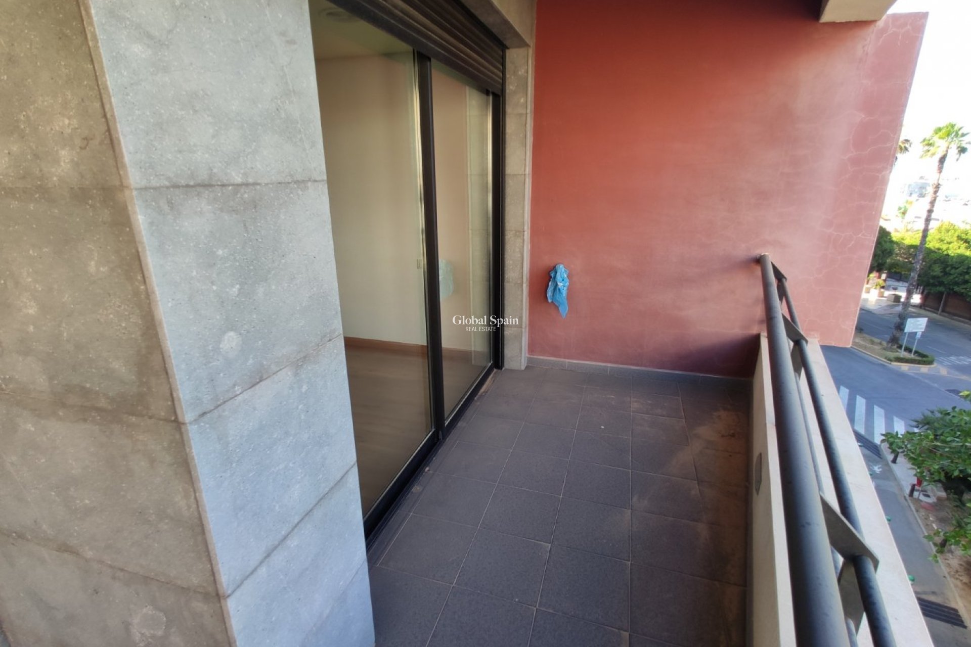 Wederverkoop - APPARTEMENT -
TORREVIEJA - Puerto