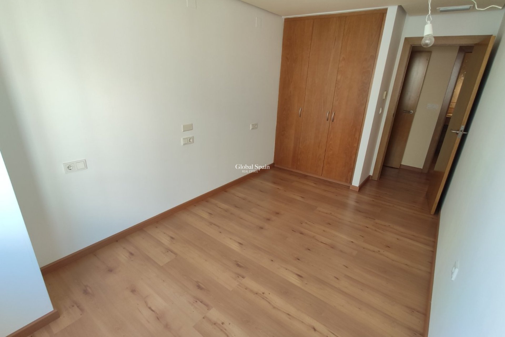 Wederverkoop - APPARTEMENT -
TORREVIEJA - Puerto