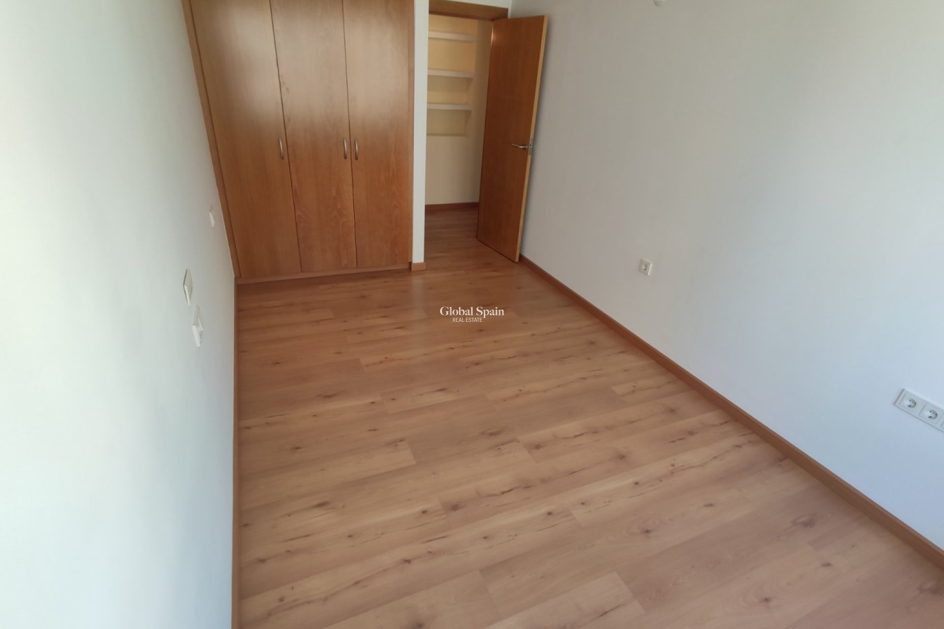 Wederverkoop - APPARTEMENT -
TORREVIEJA - Puerto