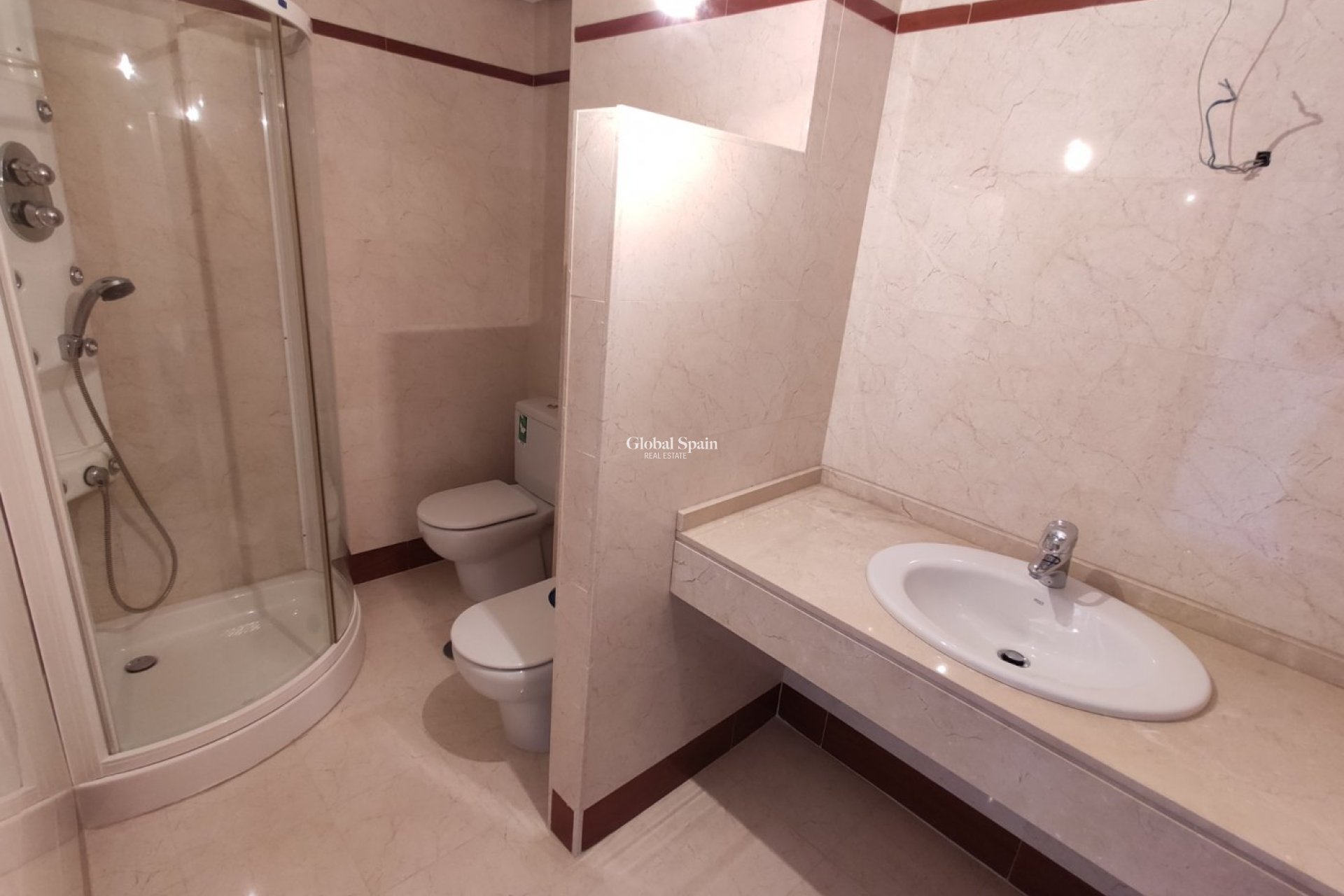 Wederverkoop - APPARTEMENT -
TORREVIEJA - Puerto