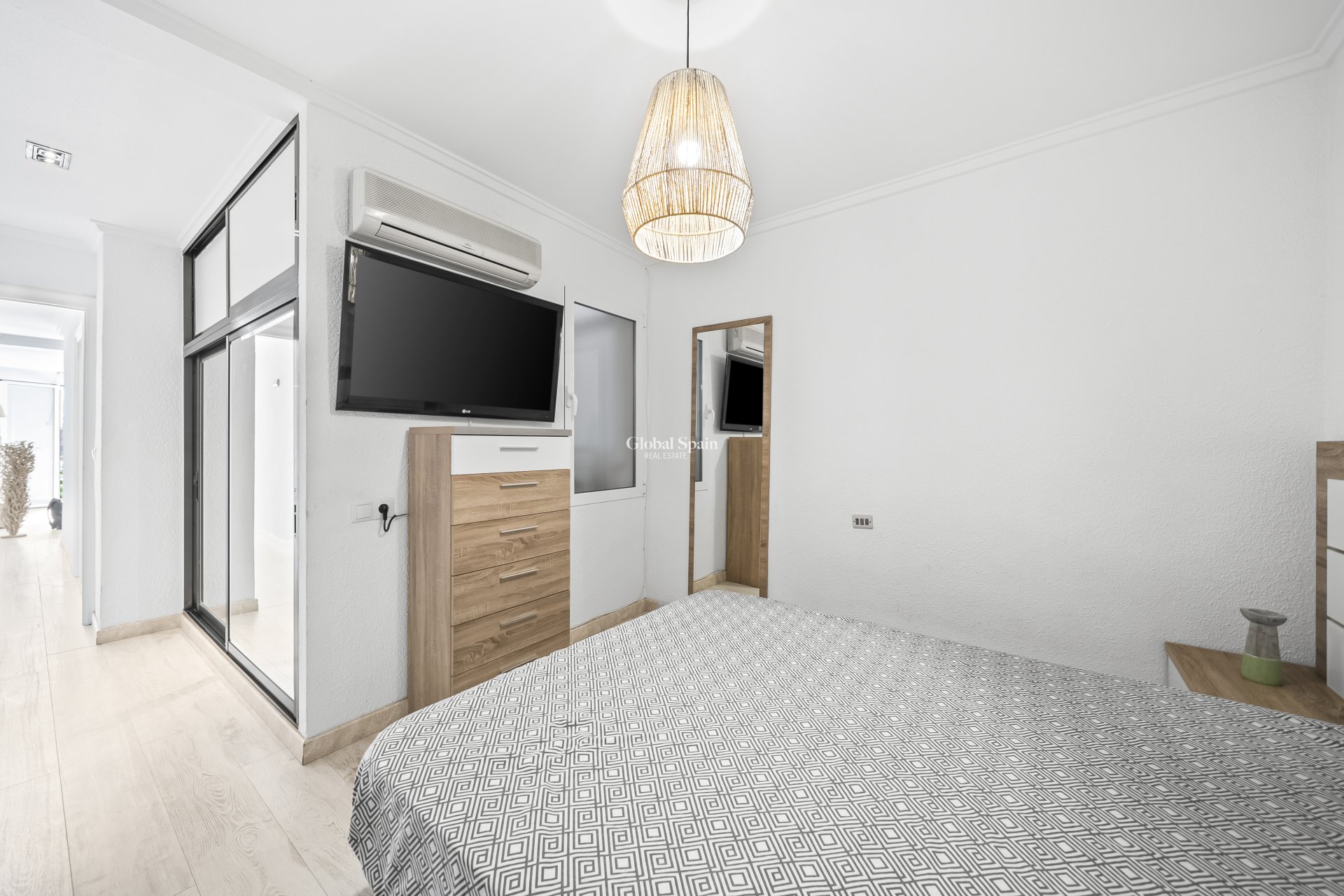 Wederverkoop - APPARTEMENT -
TORREVIEJA - Puerto