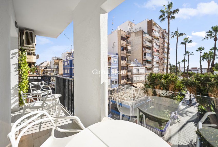 Wederverkoop - APPARTEMENT -
TORREVIEJA - Puerto