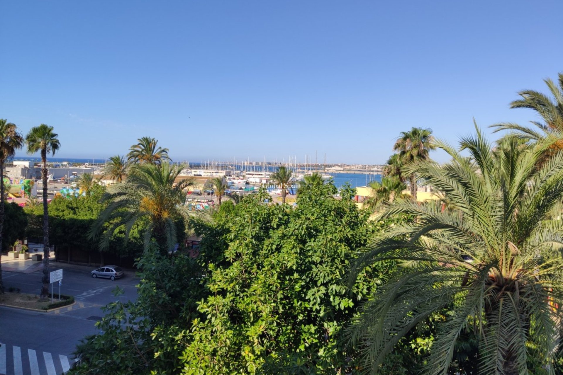 Wederverkoop - APPARTEMENT -
TORREVIEJA - Puerto