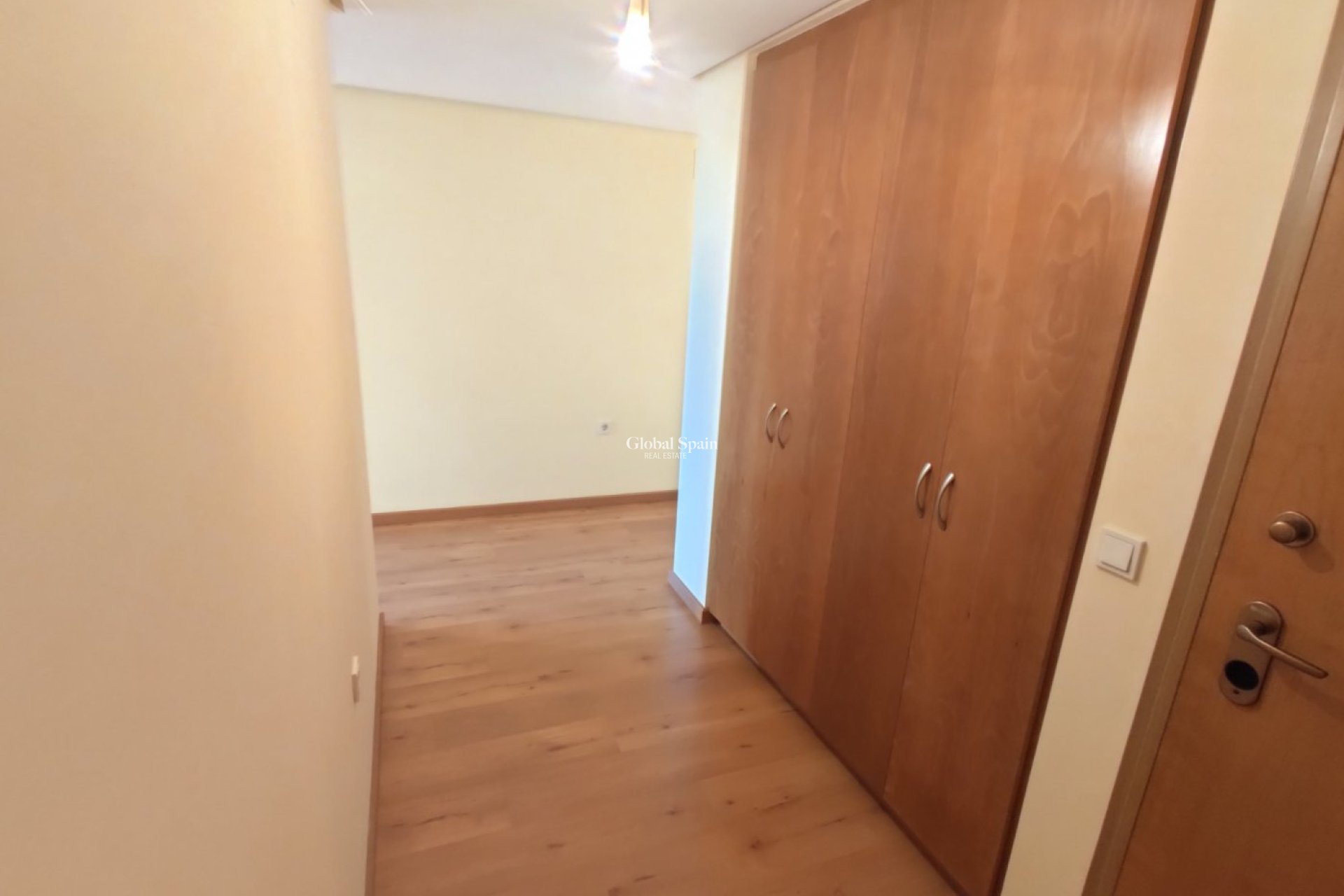 Wederverkoop - APPARTEMENT -
TORREVIEJA - Puerto