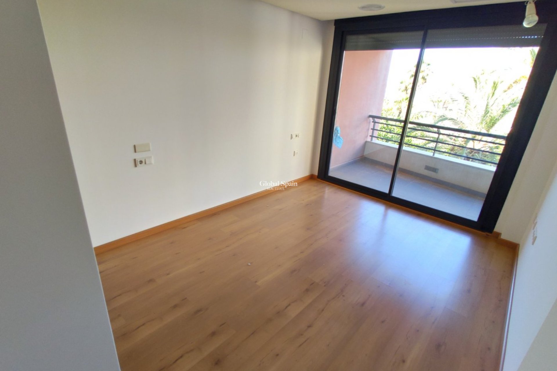 Wederverkoop - APPARTEMENT -
TORREVIEJA - Puerto